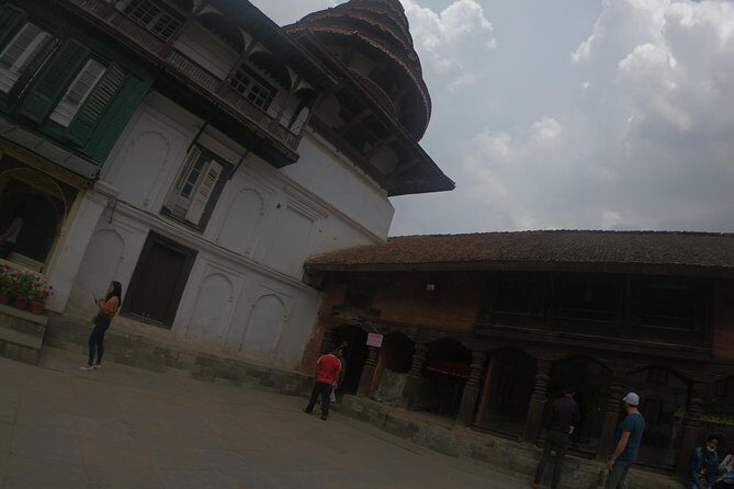 Bhaktapur Day Tour with Changu Narayen - Getting there from Thamel: short drives, real time on-site