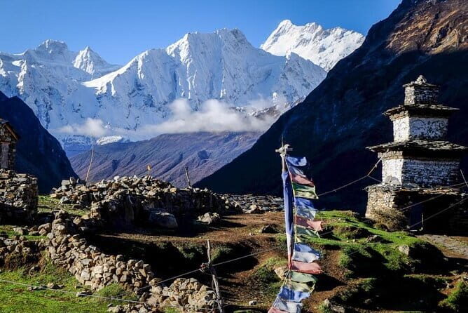 Dancing in the Manaslu Circuit Trek - Getting ready: fitness, altitude rhythm, and the porter reality