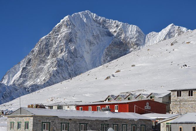 Everest Three Pass Trek - Renjo La return: snow-filled walking with a steady descent payoff