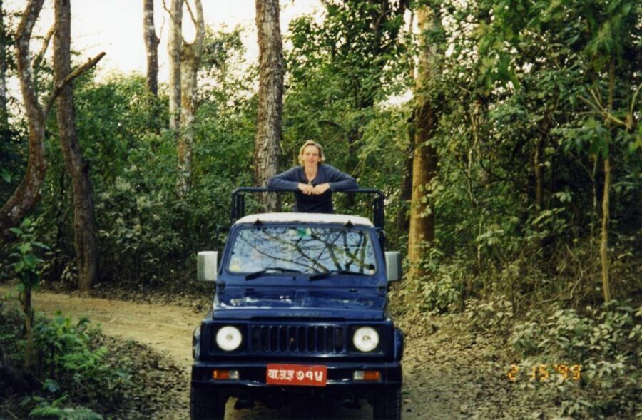 From Kathmandu/Pokhara: 3-Day All-Inclusive Chitwan Safari - Day 1: Tharu culture in Sauraha, then the dance show