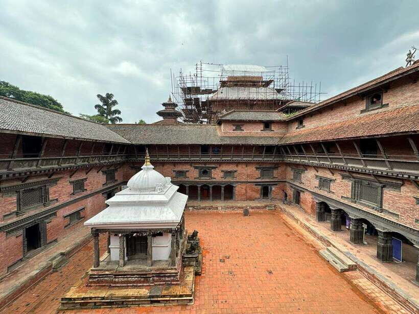 Kathmandu: 7 UNESCO Sites Tour in 1 Day (Private Tour) - Kathmandu Durbar Square: The Living Museum of Craft and Power