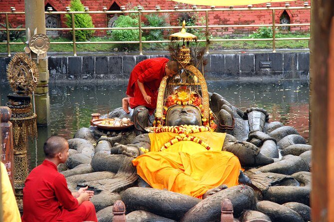 Kathmandu city tour - 4 UNESCO World Heritage Sites - Stop 3: Boudhanath Stupa plus a real lunch break