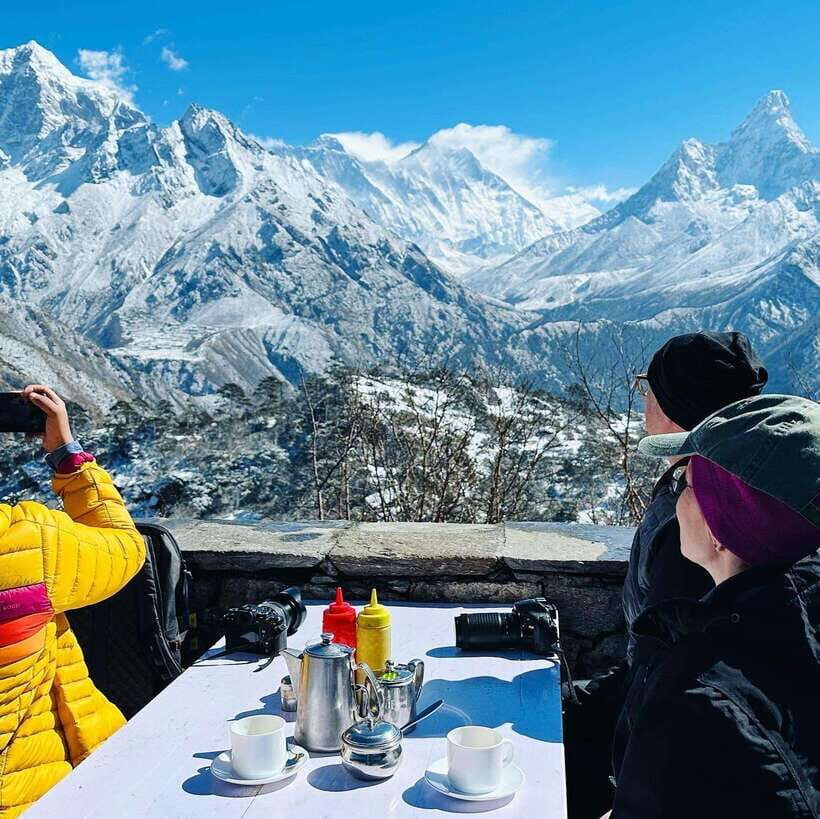 Kathmandu: Everest Helicopter Tour with Landing & Breakfast - Hotel Everest View landing at 3,880m: breakfast with a view