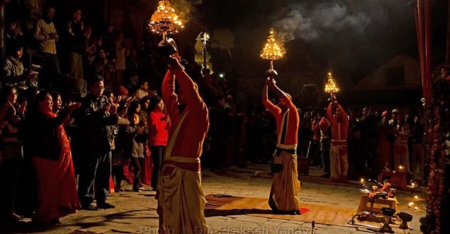 Kathmandu: Pashupatinath Temple Aarti Night Tour - Meeting Your Guide and Getting to the Bagmati Riverfront