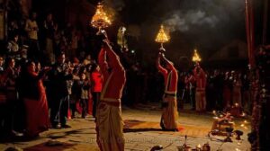 Kathmandu: Pashupatinath Temple Aarti Night Tour - The Temple Architecture You’ll Notice Immediately: Golden Roof and Silver Doors