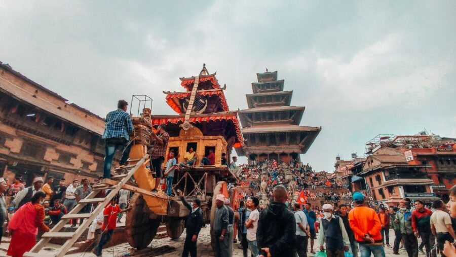 Kathmandu: Private Bhaktapur and Patan Sightseeing Tour - The drive to Bhaktapur: short transfer, different atmosphere