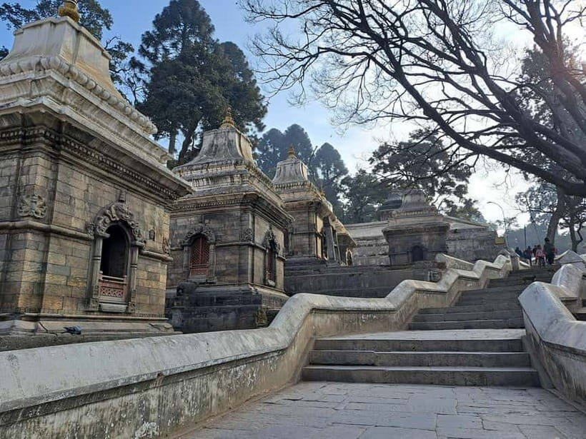 Katmandu: Pashupatinath Open Cremation & Evening Aarati - Evening Aarati for Lord Shiva: how the ceremony feels at dusk