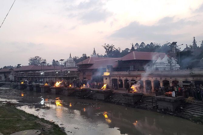 Pashupatinath Evening Aarati: Few Divinely Hours in Kathmandu - Getting There: The 4:30–5:30 Pickup Window and a 6 PM Start