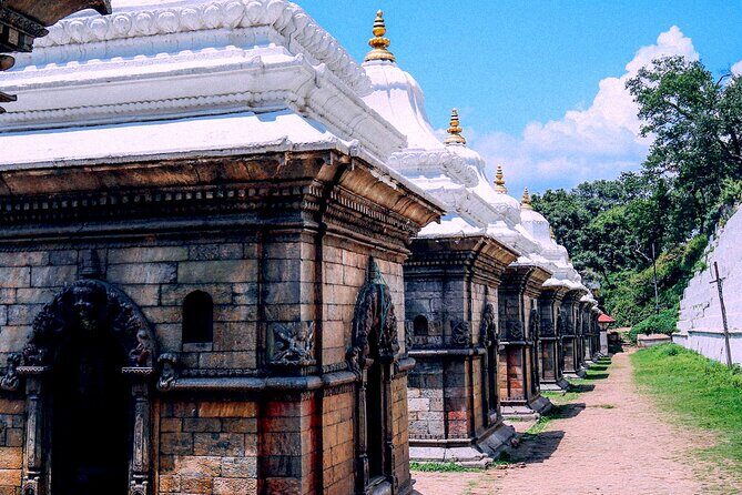 Pashupatinath Temple, Hindu Crematorium and Aarati in-depth Tour - Entering the temple: a focused 2 hours inside the Pashupatinath complex